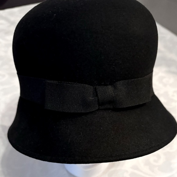 Amanda Smith Vintage Black Bucket 100 % Wool Hat has a ribbon band with bow main image 4